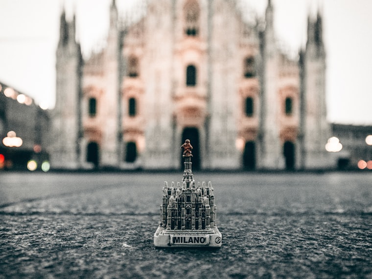 Model miniatur katedral yang mendetail