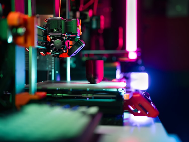 Proses 3D printing membuat komponen model